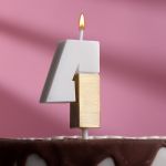 Свеча для торта Манхеттен бело-золотой 4 7003940