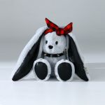 Игрушка Зайка Li Рокер в подарочной коробке 18см сидя 10716085